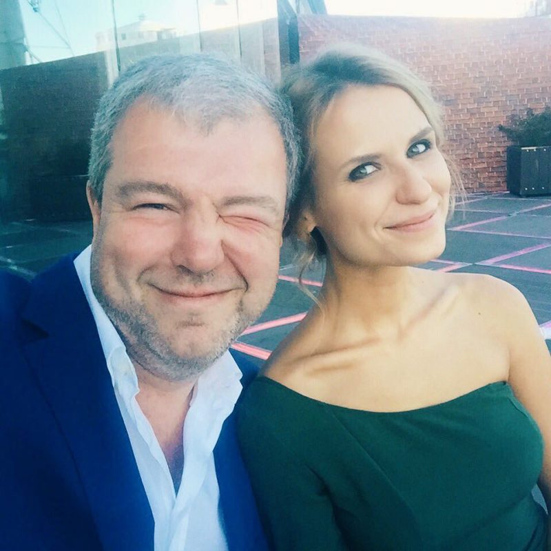 Актёр Александр Робак скрывает свою жену с которой он уже много лет (фото жены)