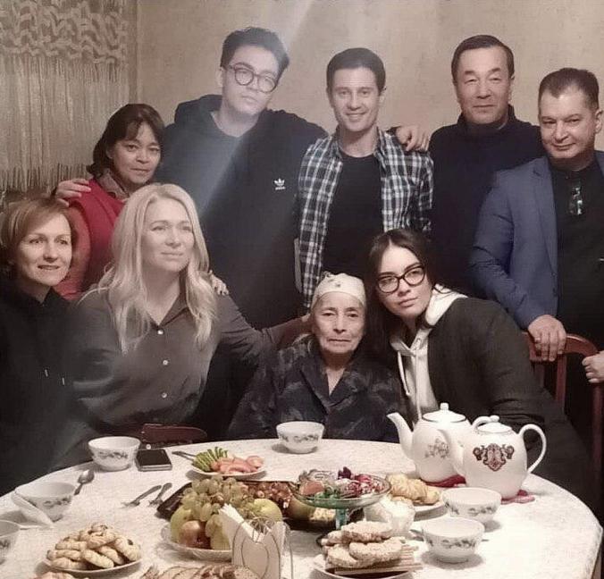 Редкие фото уже взрослых детей талантливого певца Мурата Насырова