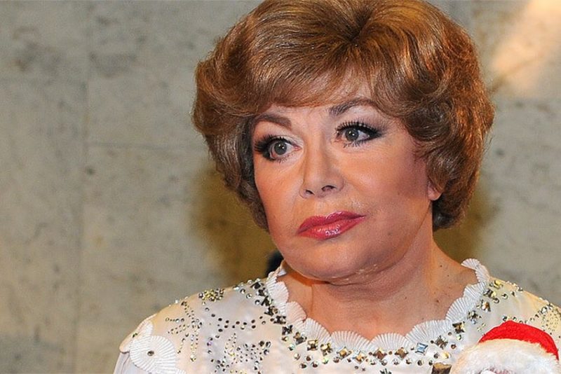 Родным нет дела до тяжелобольной Эдиты Пьехи: певицу оставили без элементарной помощи