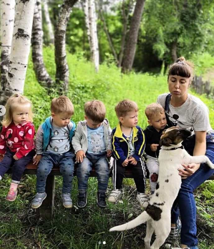 Как живет женщина, которая не послушала врачей и родила пятерняшек