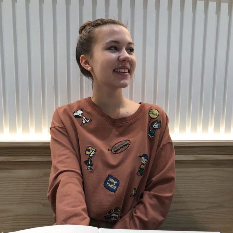 Какой стала 16-летняя внучка Веры Алентовой и Владимира Меньшова, Таисия