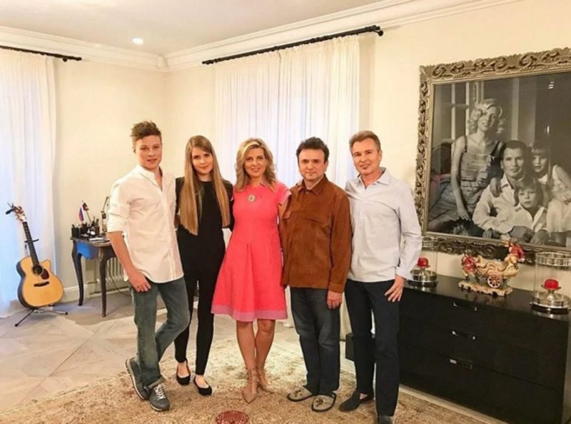 «Конюшня и золотой дворец»: царские хоромы Александра Малинина и его семьи