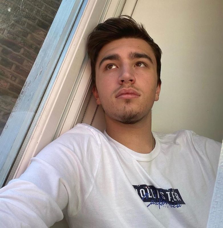 «Папина копия»: 17-летний наследник Хворостовского на новых фото произвёл приятное впечатление