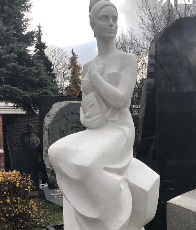 Памятник за два миллиона: фото последнего пристанища Элины Быстрицкой