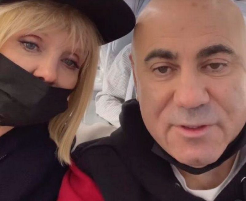 Валерия сделала вид, что ее это не смутило: нашлись люди, которые отказались с ней выступать