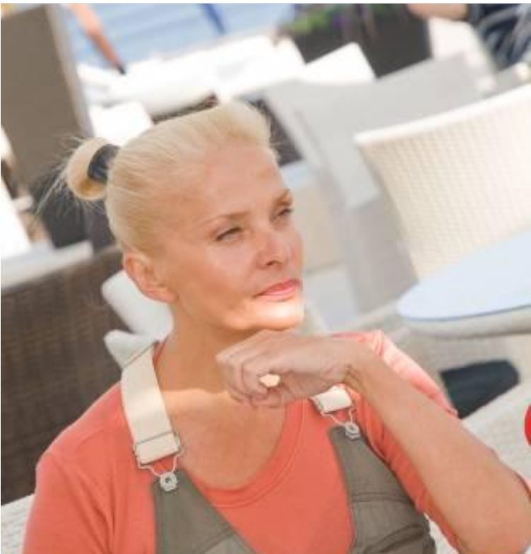 Без парика, фильтров и фотошопа: 66-летняя Вайкуле предстала в естественном виде