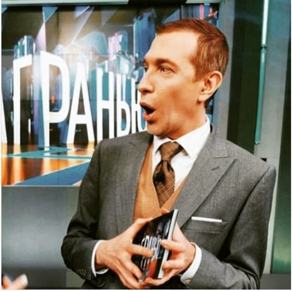 Откуда у критика появилась густая шевелюра: Соседов кардинально изменил имидж