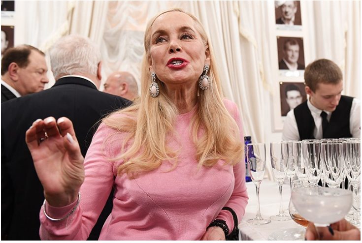 "Грустила она как-то недолго": 72-летняя Нелли Кобзон появилась на публике в элегантном наряде