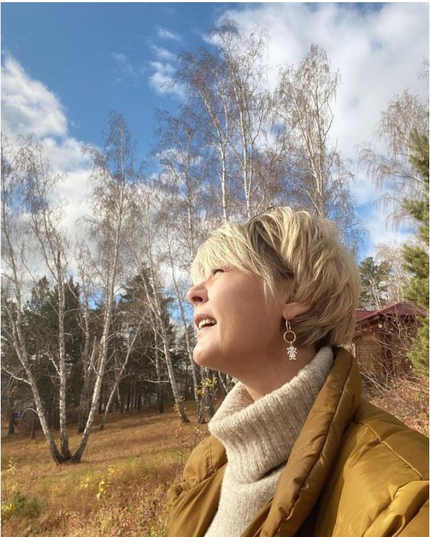 Потеря ее сильно состарила: 53-летнюю Меньшову без макияжа не смогли узнать фанаты