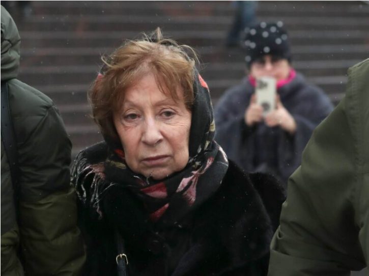 "Я их тоже поддерживаю": Хмельницкая раскритиковала тех, кто уволил Ахеджакову