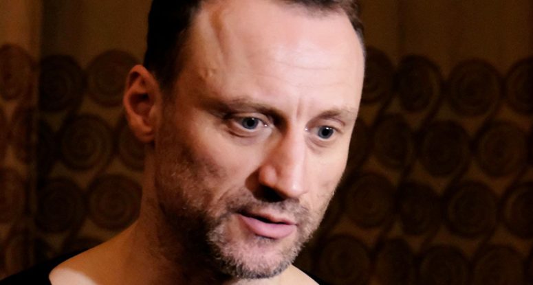"Потеря это ранящая": Белый заговорил о чести и отъезде, что взял с собой за границу