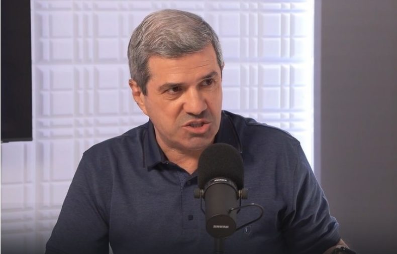 "Добила всю российскую эстраду": недоброжелатель рад, что Пугачева уехала из страны