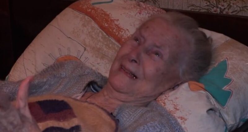 "Как можно так с живым человеком": 94-летняя актриса Максимова переживает тяжёлое состояние