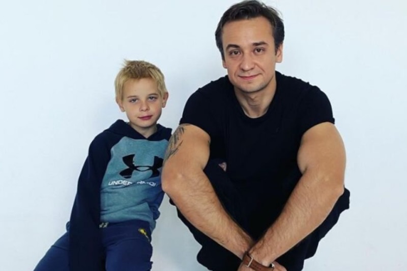 "Очень красивая семья": Кирилл Жандаров наконец решил показать свою супругу, а также детей публике