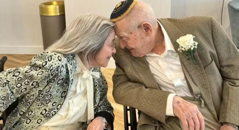 "Подобное и правда можно сделать в любом возрасте": как 100-летняя пара поженилась