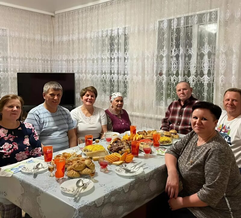 Скоро новогодние праздники, и у меня есть совет для всех — ни в коем случае не приглашайте родственников к себе в гости и не ходите к ним