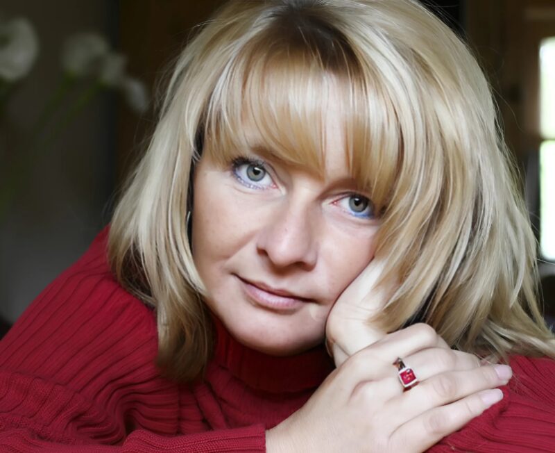 10 лет мой муж отправлялся в отпуск со своей семьей, а я оставалась с детьми: и вот наконец я узнала причину этого