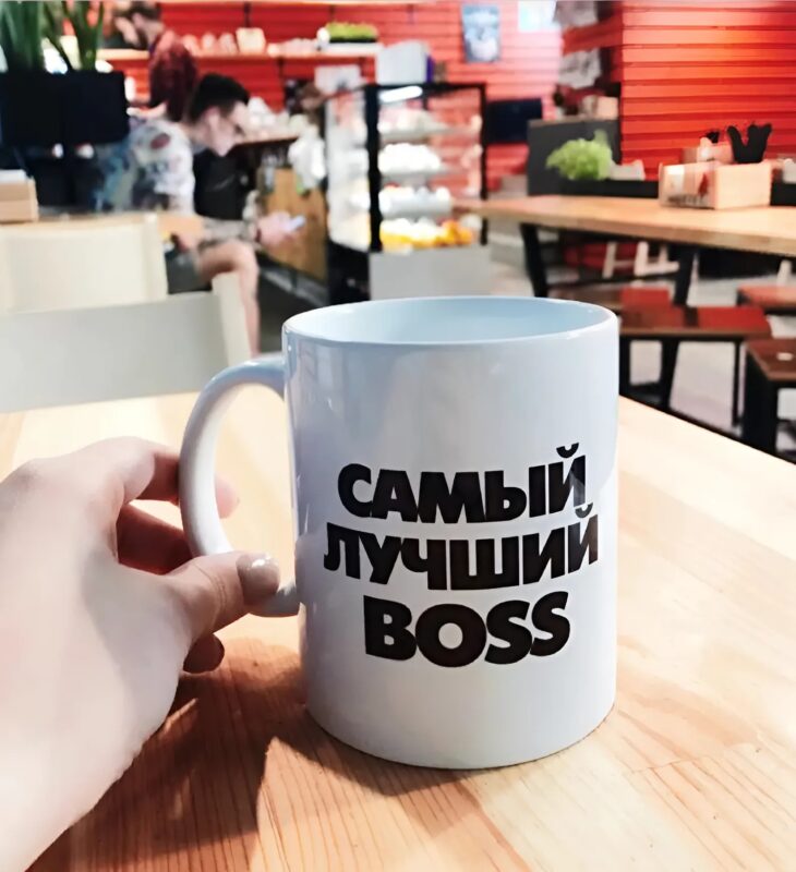 Случайно разбила любимую кружку шефа: я ожидала чего угодно, но точно не такой реакции от босса